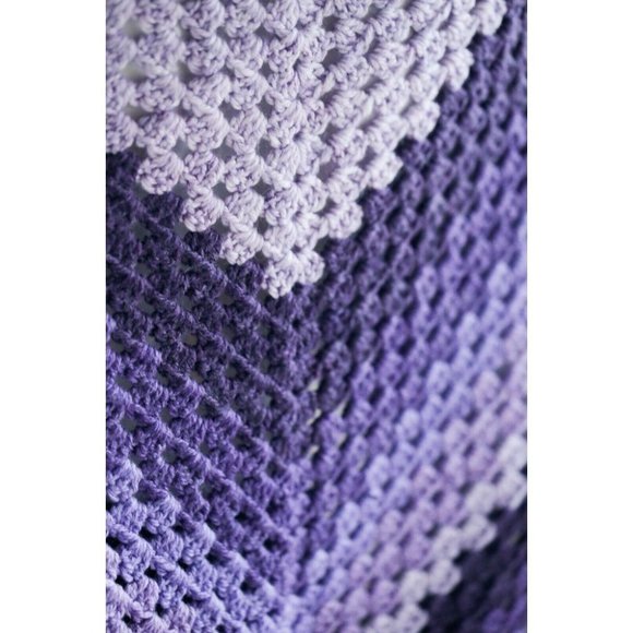 Vintage Hand knit Crochet Two Tone Lavender Purple Triangular Shawl Scarf - Picture 6 of 6